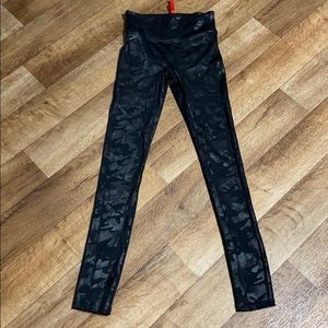 Faux leather Camo leggings